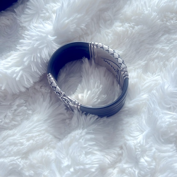 Woman’s sterling silver bracelet wrist band - Picture 3 of 3